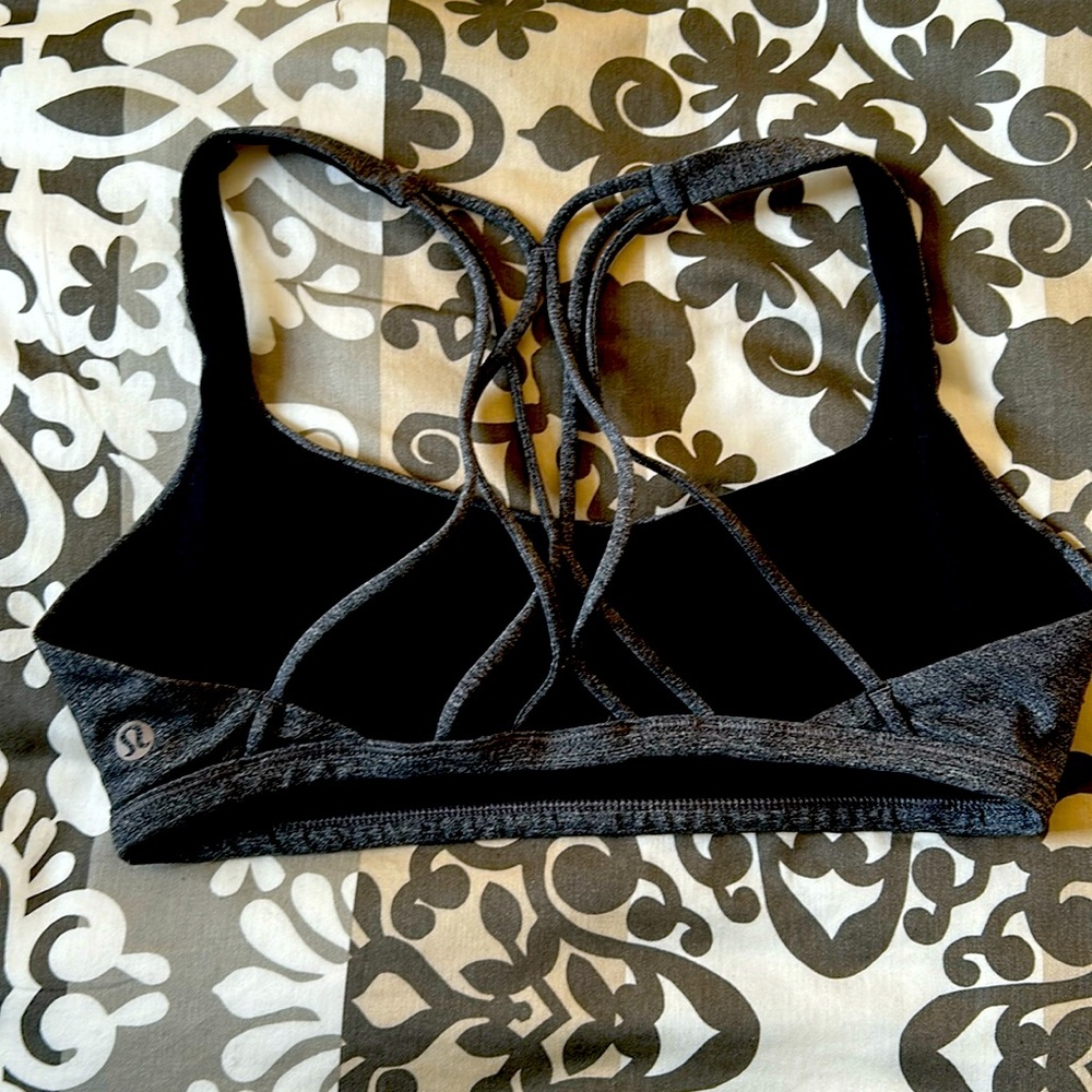 Lululemon light support bra size 6